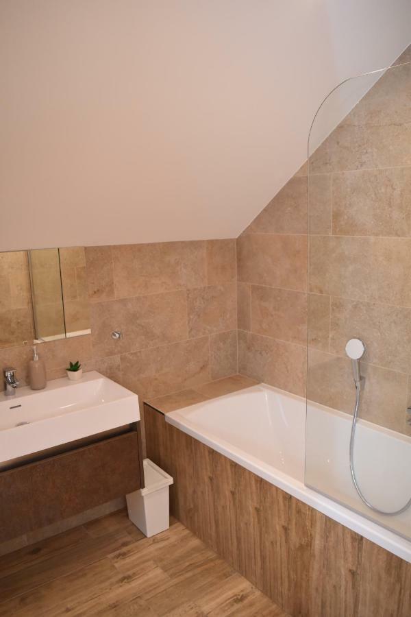 Fenyo Apartman Miskolctapolca エクステリア 写真
